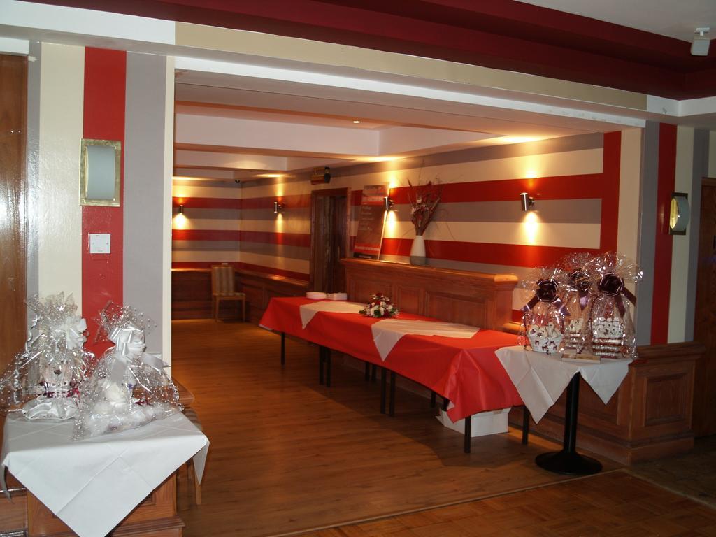 פלקירק Antonine Hotel מראה חיצוני תמונה