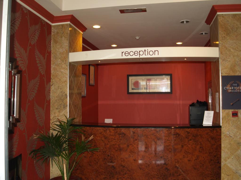 פלקירק Antonine Hotel מראה חיצוני תמונה